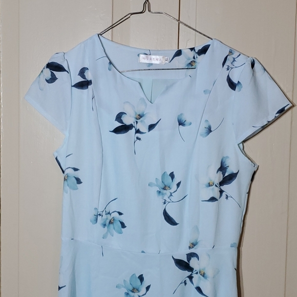 Cute Floral A-Line Dress Lined Fitted NWOT - Picture 2 of 14